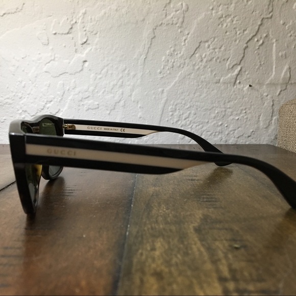 Gucci unisex sunglasses. - Picture 3 of 8